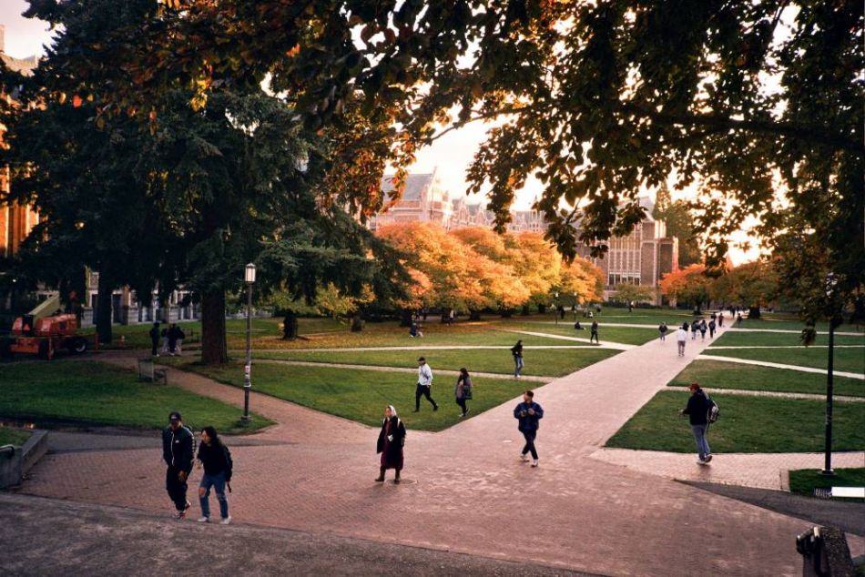 students_on_campus_2065.jpg